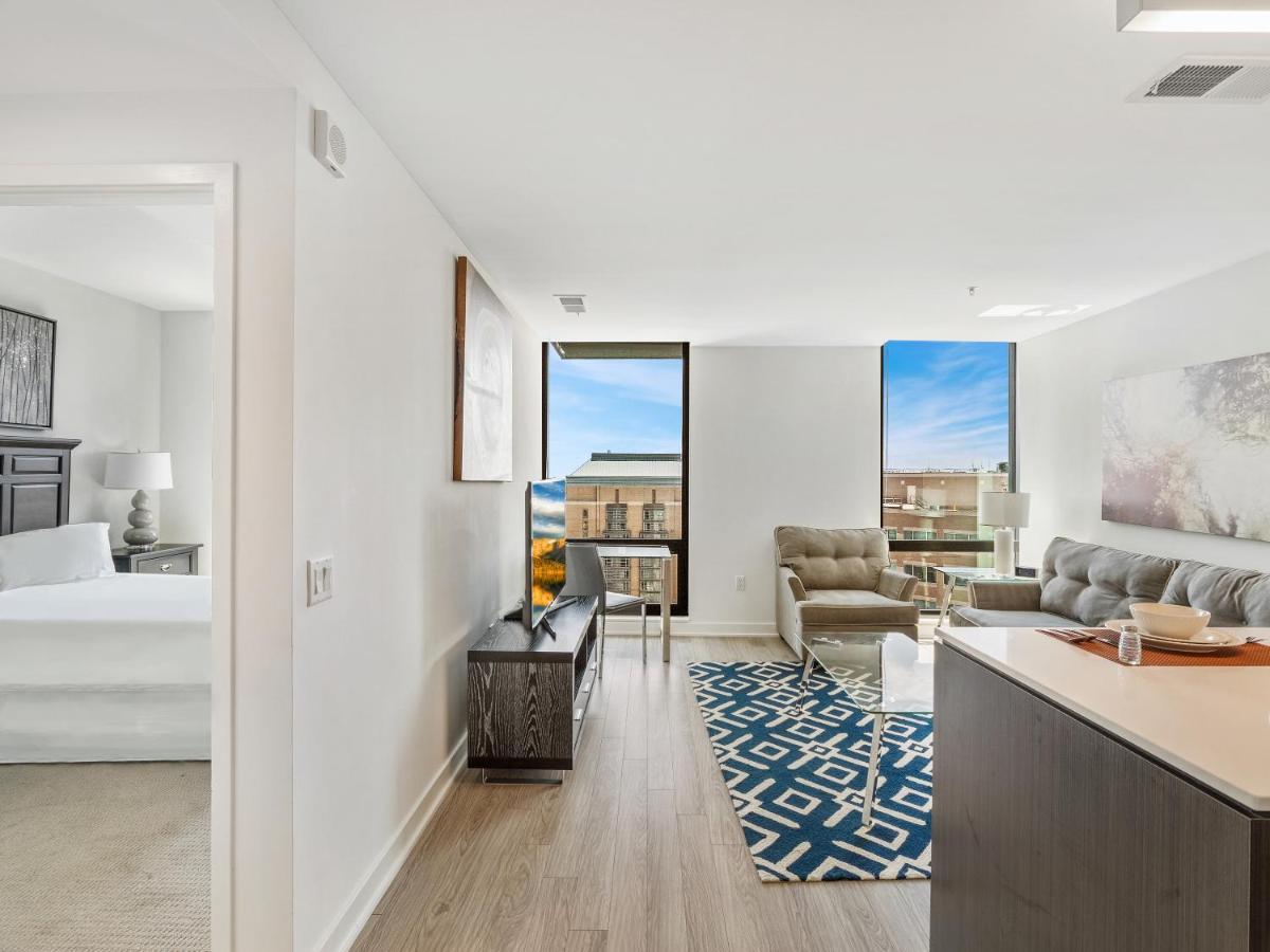Global Luxury At Town Center Apartment