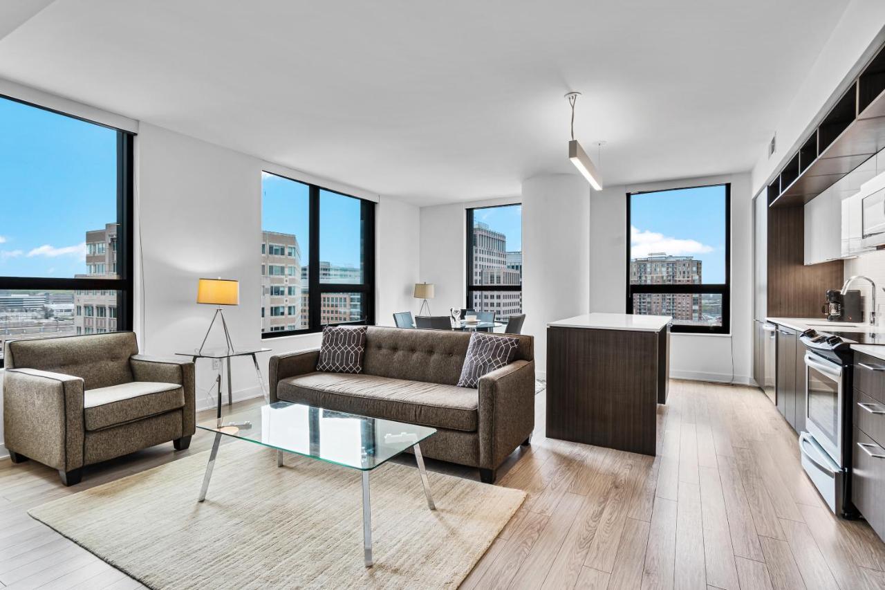 Global Luxury At Town Center Reston