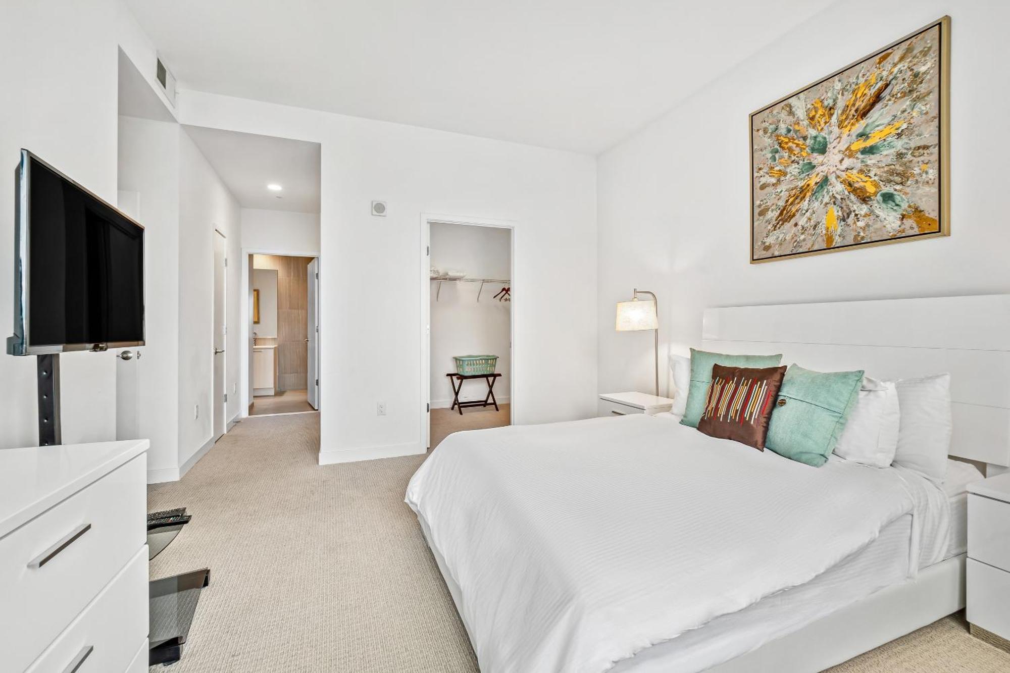 Global Luxury At Town Center Apartment *