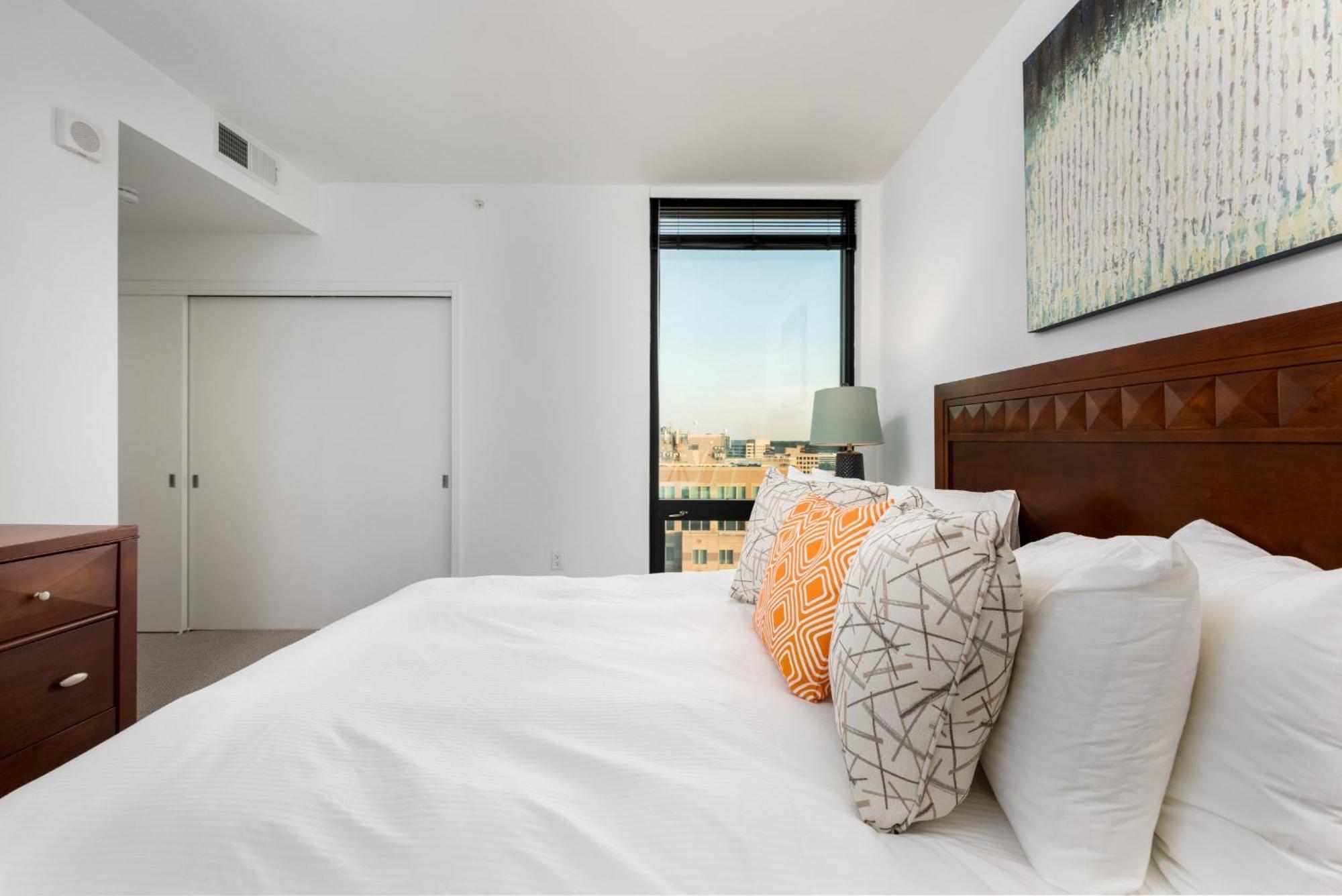 Apartment Global Luxury At Town Center