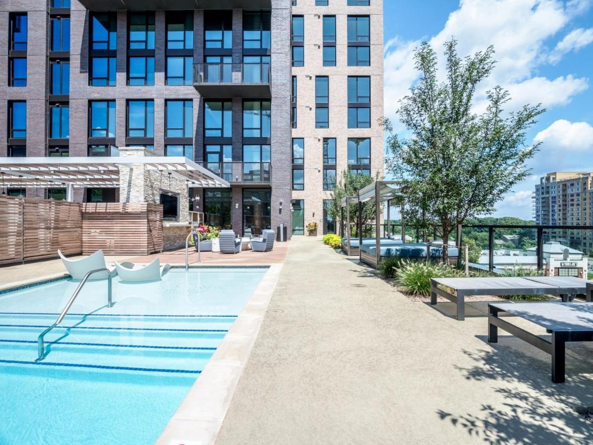 Global Luxury At Town Center Apartment