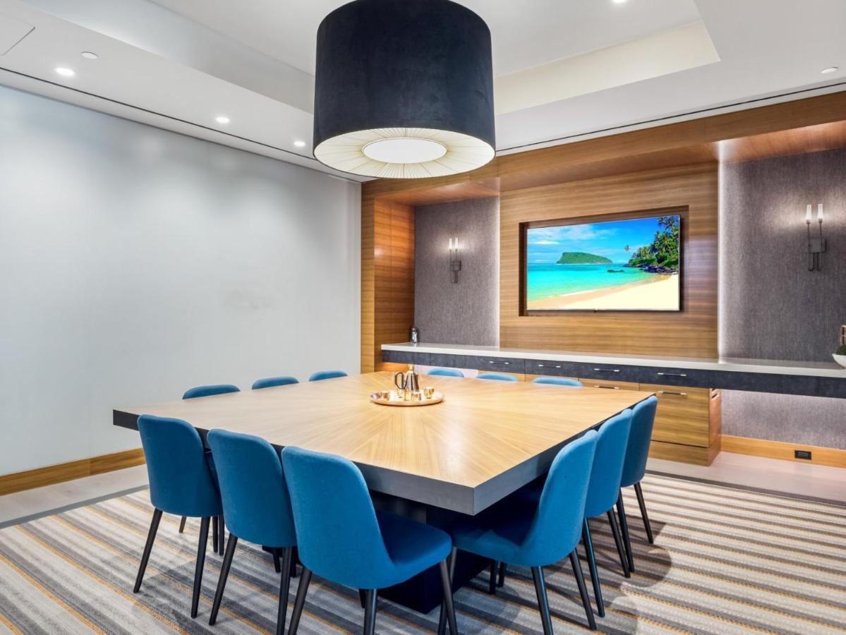 Global Luxury At Town Center Reston