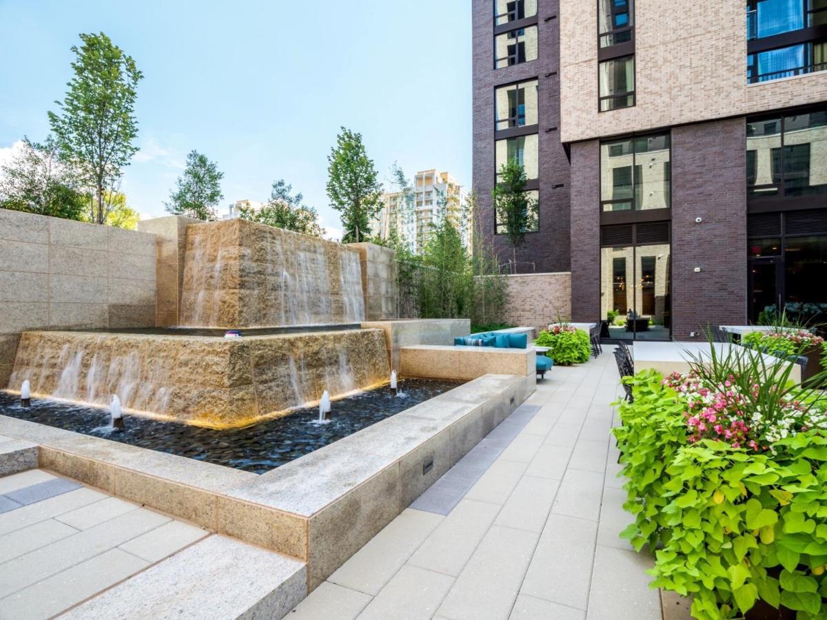 Global Luxury At Town Center * Reston