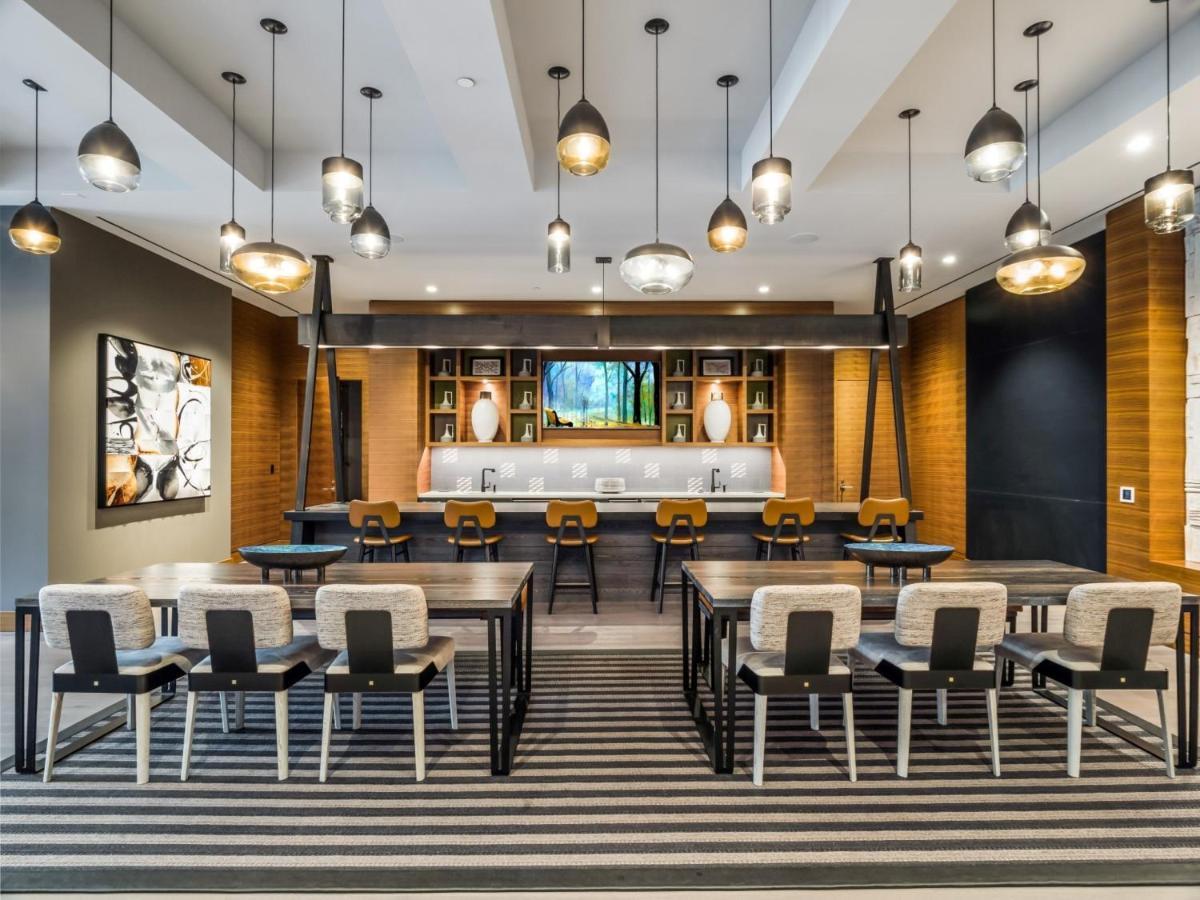 Global Luxury At Town Center Apartment Reston