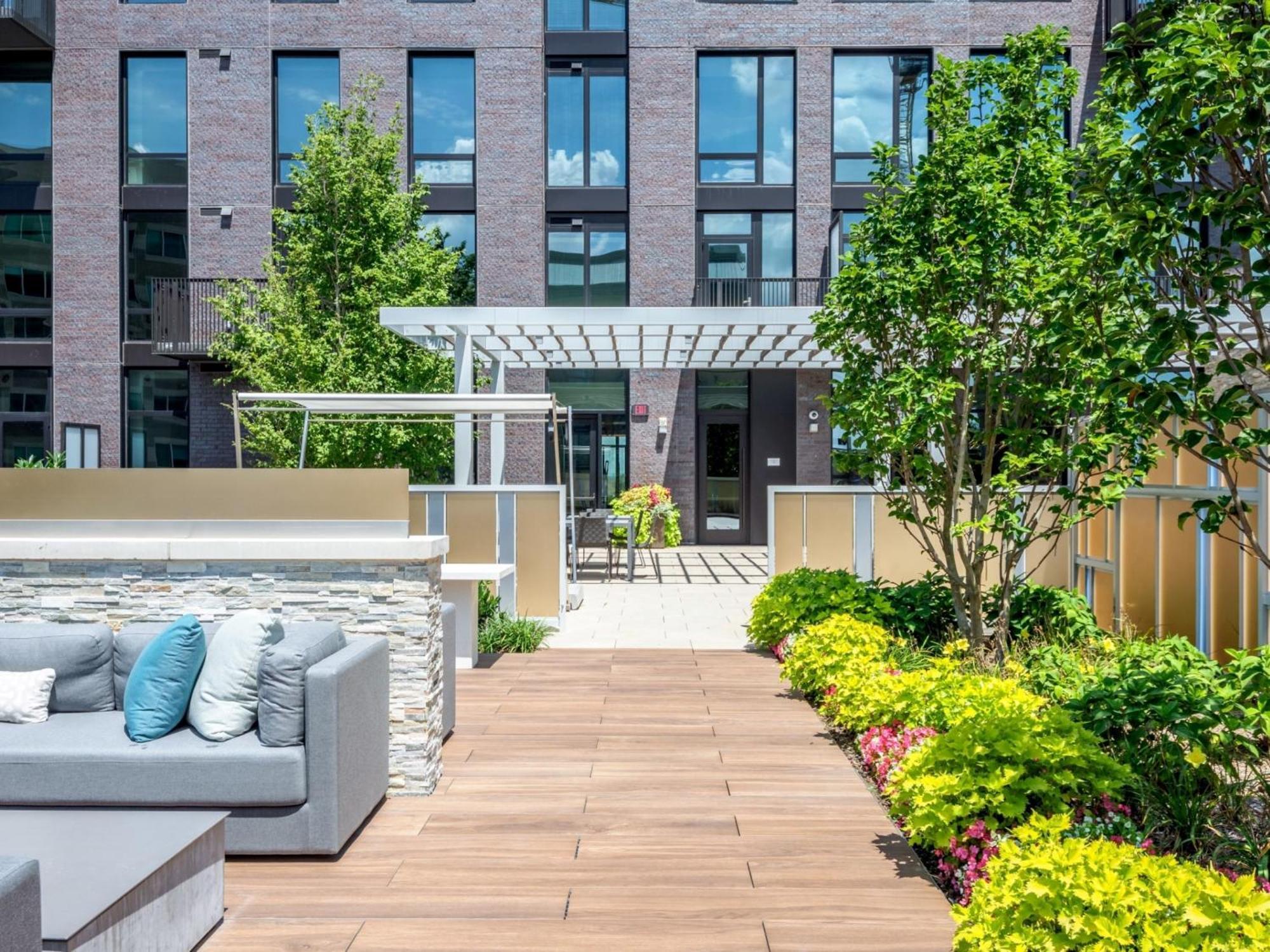Global Luxury At Town Center Apartment